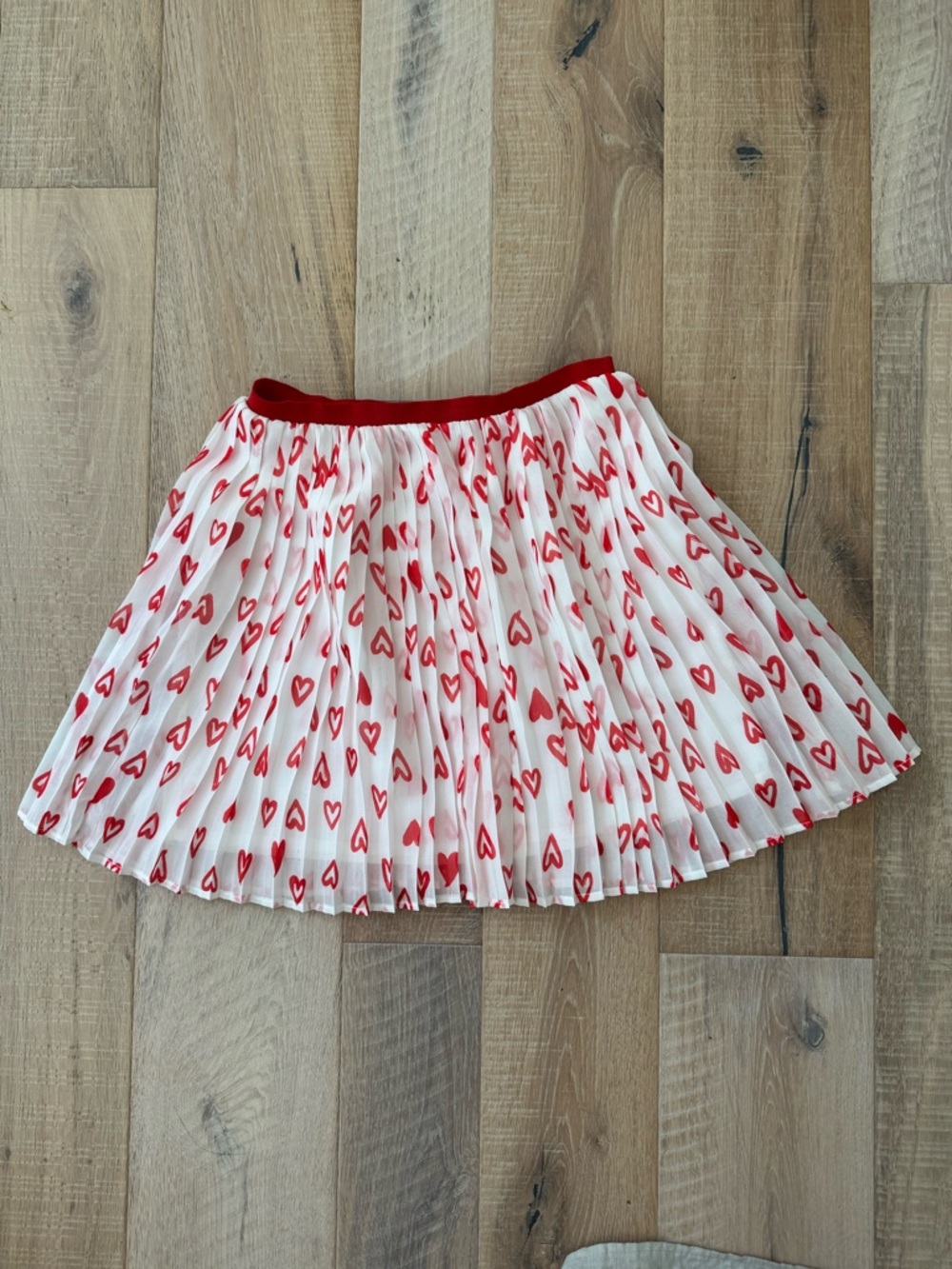H&M White Pleated Skirt with Red Heart Print